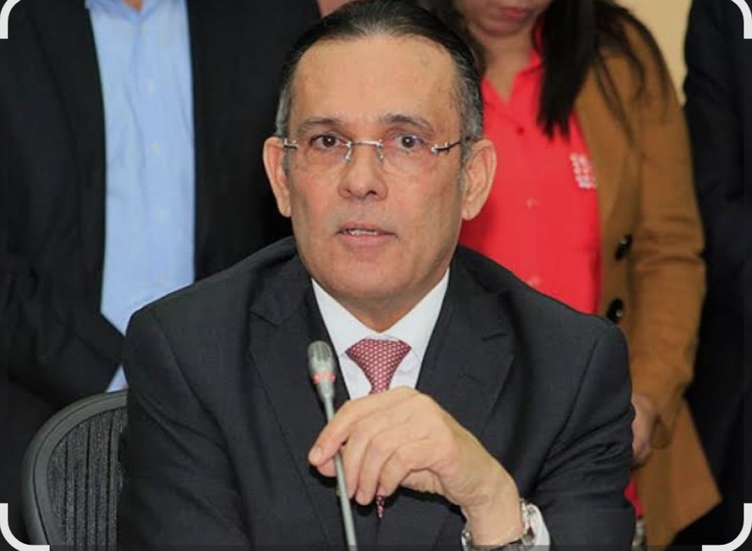 Investigación vincula al senador Efraín Cepeda con presunto cobro de coimas en Barranquilla