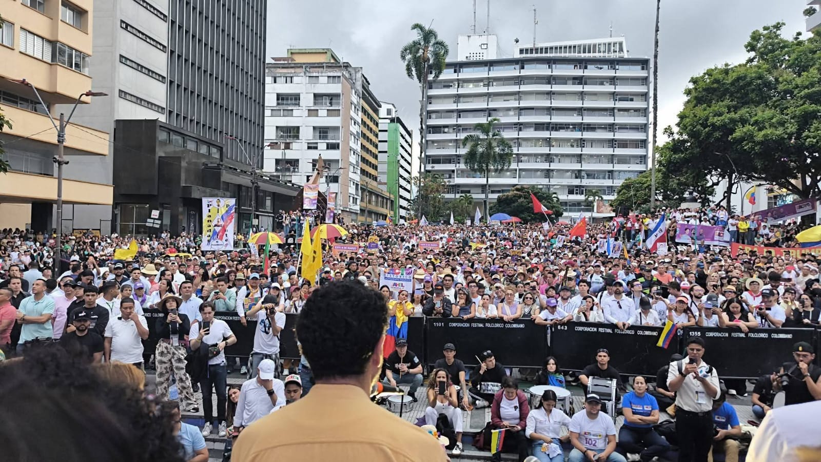Ibagué se viste de Pacto: Multitudinario respaldo a Iván Cepeda en el parque Murillo Toro