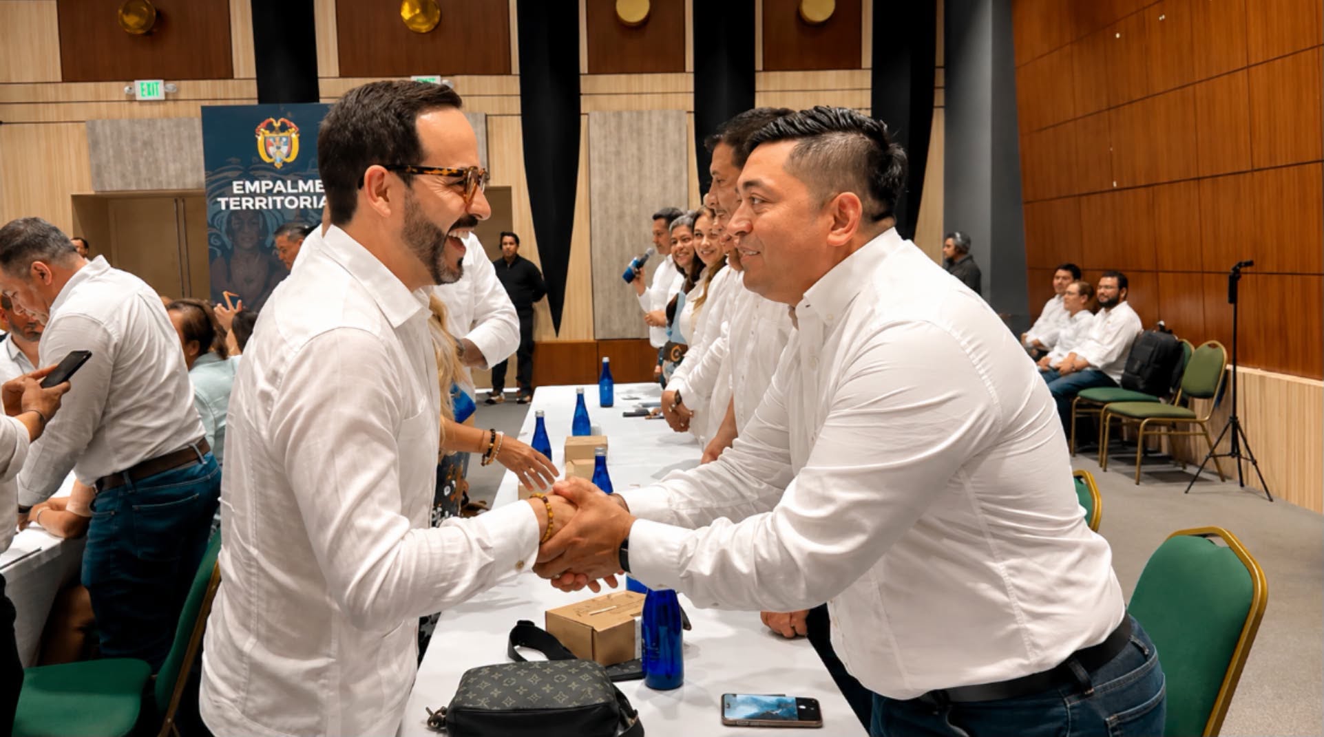 Alcalde de Carmen de Apicalá dijo si, al presidente electo Abelardo de la Espriella